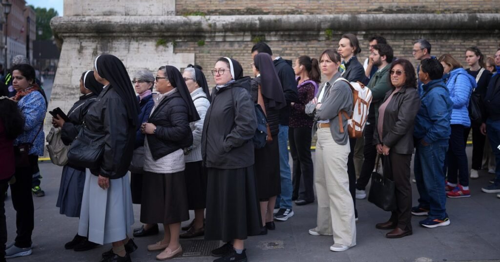 Vatican keeps St. Peter's open all night as tens of thousands come to view Pope Francis