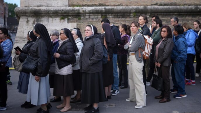 Vatican keeps St. Peter's open all night as tens of thousands come to view Pope Francis