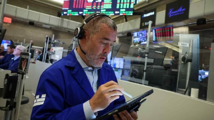Wall St. slumps as Trump renews tirade against Fed's Powell