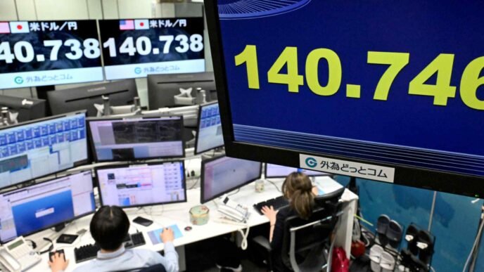 Yen hits seven-month high on expectations of U.S.-Japan talks