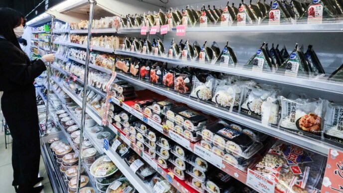 7-Eleven and Japan peers adapt to foreign tourists' tastes and languages