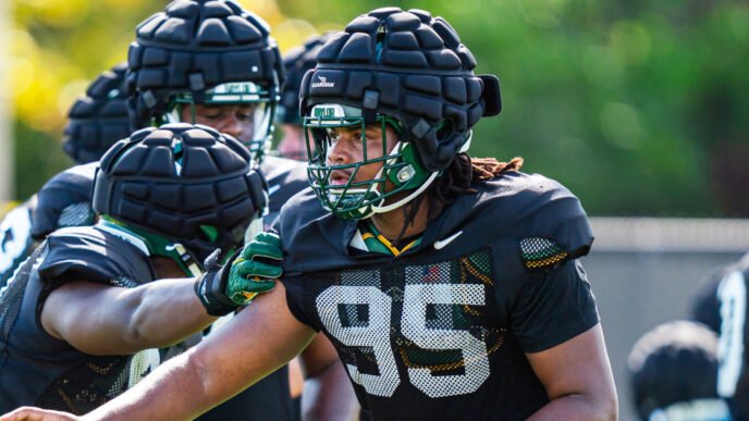 Baylor defensive lineman Alex Foster dies at 18