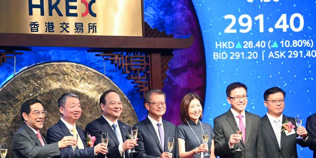 CATL ups amount raised to $5.3bn Hong Kong debut on world's top offering this year