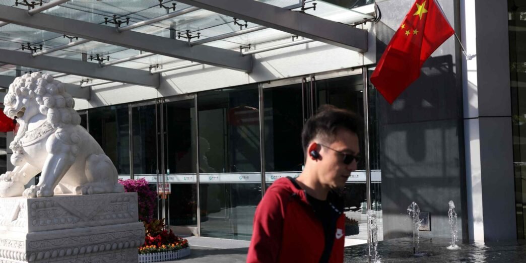 China cuts interest rates, reserve ratio ahead of US trade talks