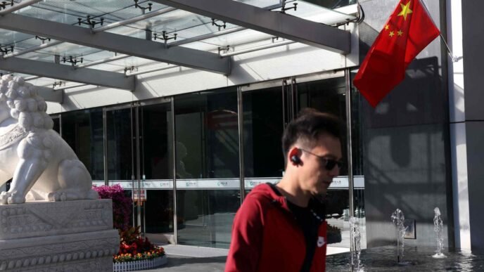 China cuts interest rates, reserve ratio ahead of US trade talks