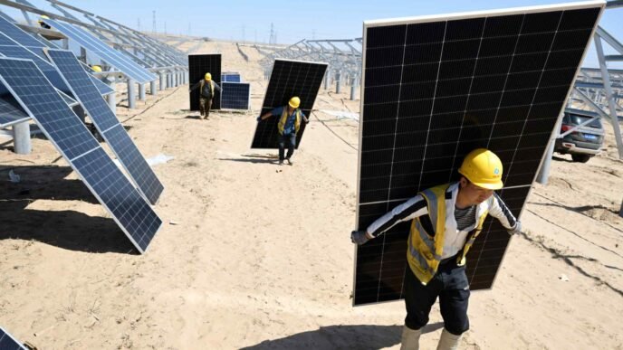 China's solar panel makers plunge to first combined net loss