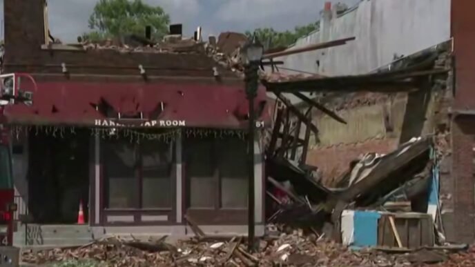 Devastating tornado hits St. Louis