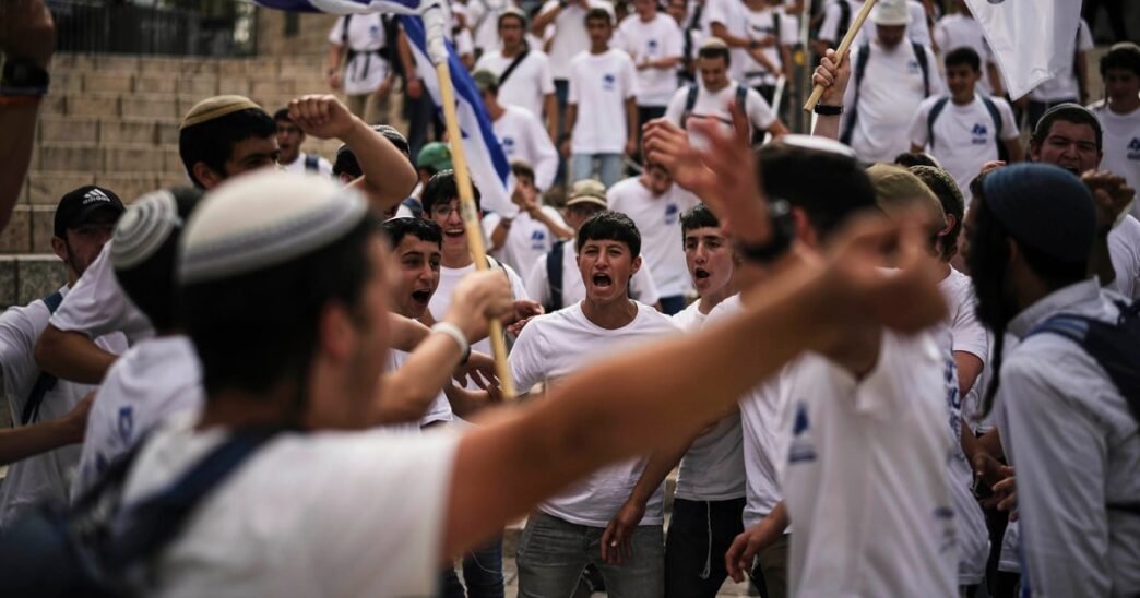 Far-right Israelis confront Palestinians, other Israelis in violent Jerusalem march