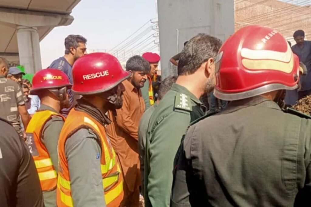 Five killed, three injured in tragic road accident in Lahore