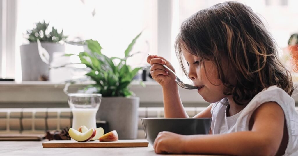 Girls who eat a healthy diet may be less likely to start puberty early, study suggests