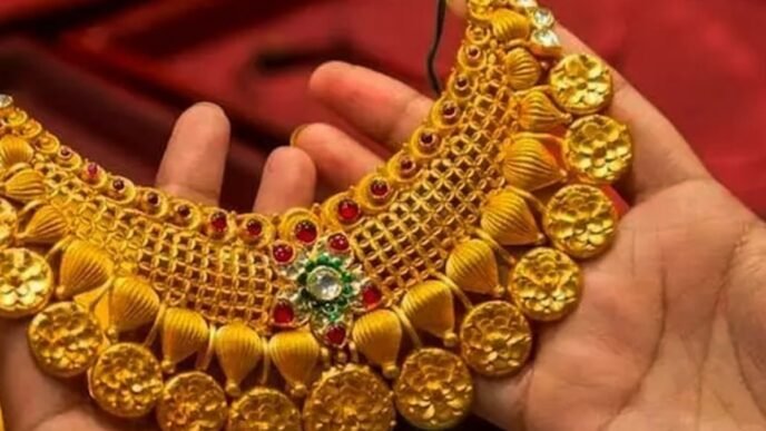 Gold price surge by Rs 3500 per tola in Pakistan