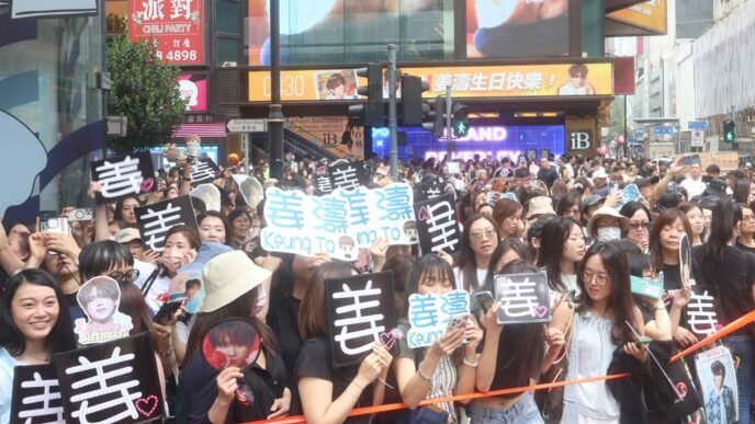 Hong Kong boy band Mirror brings devoted local fans out in droves
