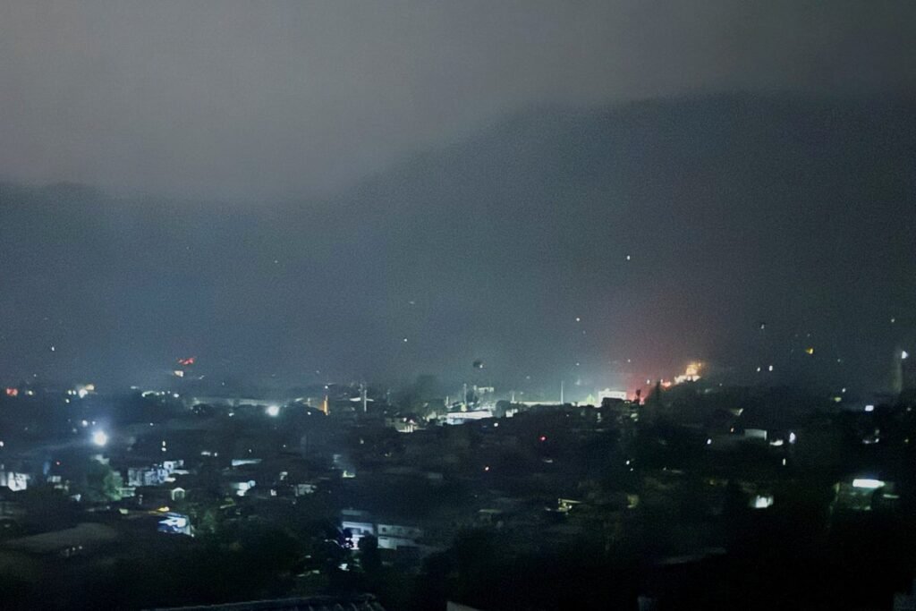 India-Pakistan latest: Several Indian planes shot down and soldiers taken prisoner, Pakistan officials say