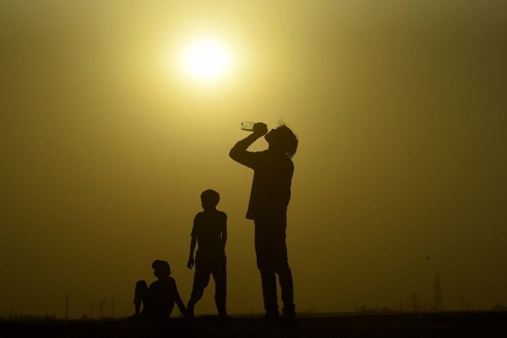 Intense heatwaves to persist in Pakistan till May 24