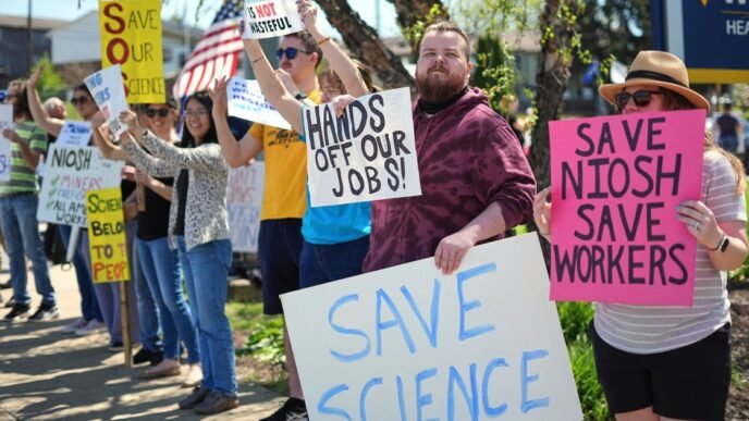 Judge orders restoration of jobs in health program for West Virginia coal miners