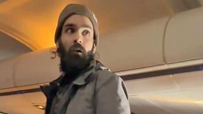 Man pleads guilty to attacking flight attendant during attempt to open plane door