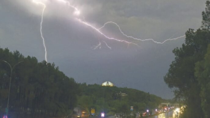 More rains and thunderstorms expected in upper parts of Pakistan
