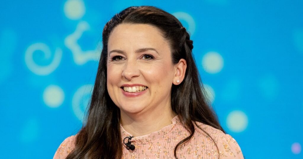 Ms. Rachel receives special gift from her 'hero,' Mister Rogers