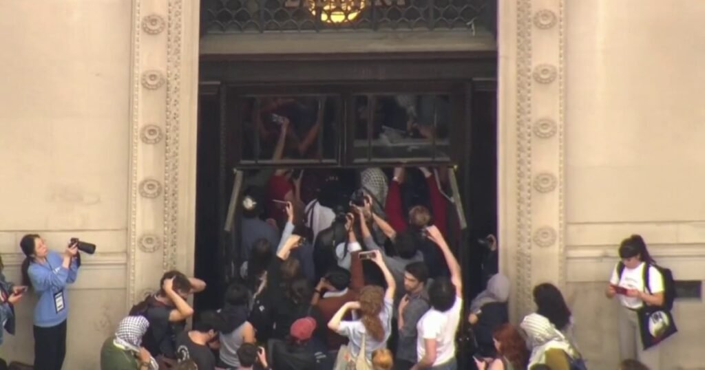 NYPD responds to protesters at Columbia University