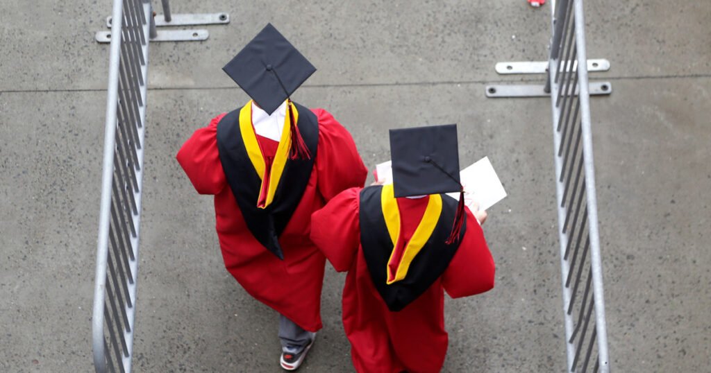 New college grads face a tougher job market — again
