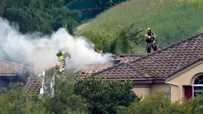 Pilot dies in crash of single-engine plane in Simi Valley neighborhood
