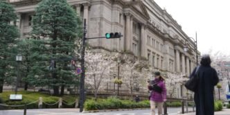 Top Japan life insurers on guard for rising ultralong yields