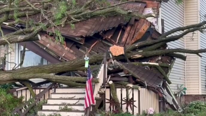 Tornadoes hit Missouri, Kentucky, leaving at least 16 dead