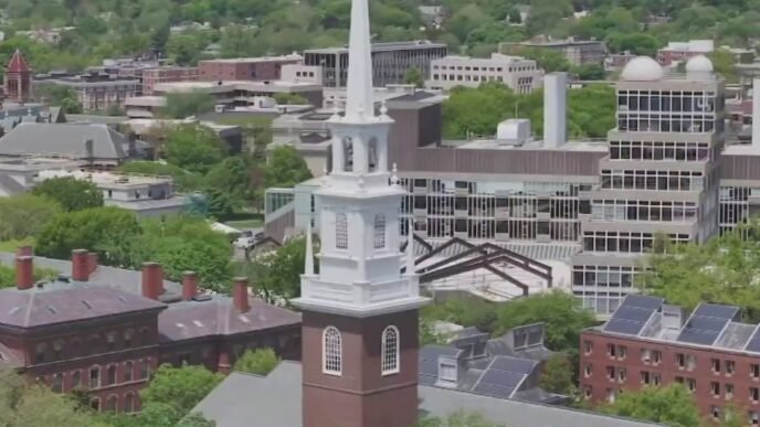  Trump administration blocks Harvard from enrolling international students 
