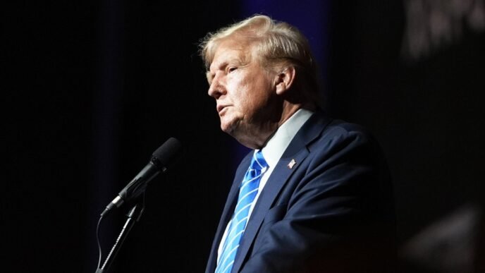 Trump delivers remarks at Arlington National Cemetery