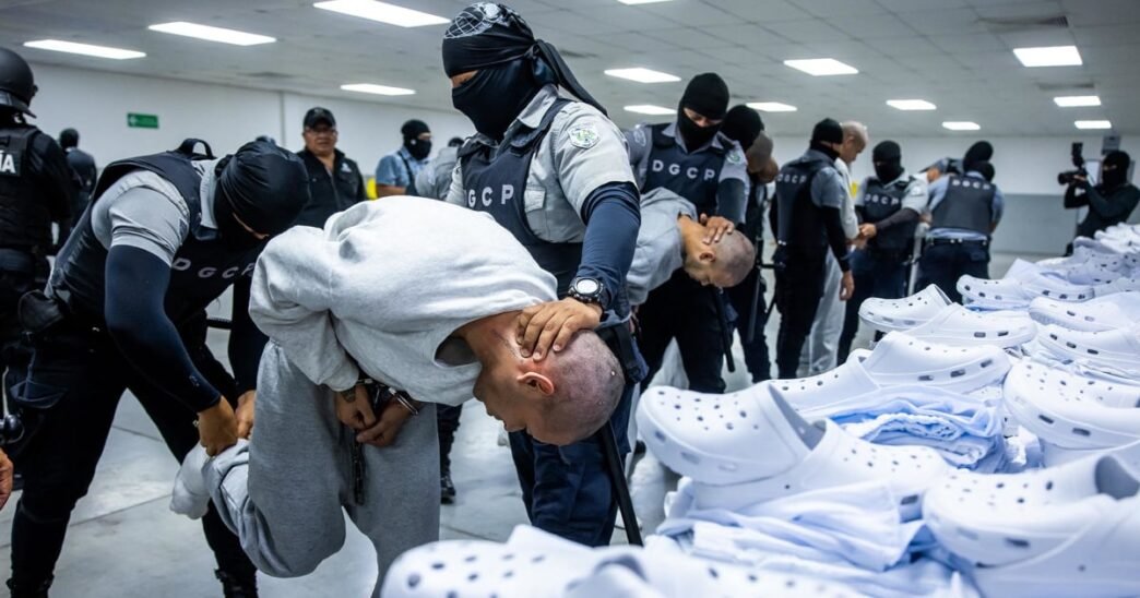 U.S. intelligence agencies contradict Trump's Tren de Aragua claims