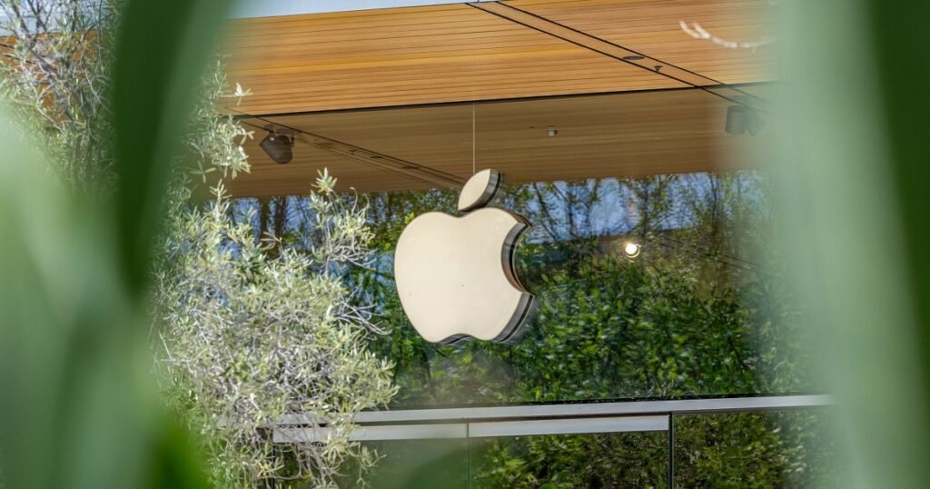 U.S. judge rules Apple violated order to reform App Store