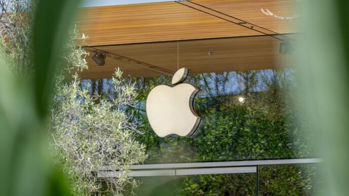 U.S. judge rules Apple violated order to reform App Store
