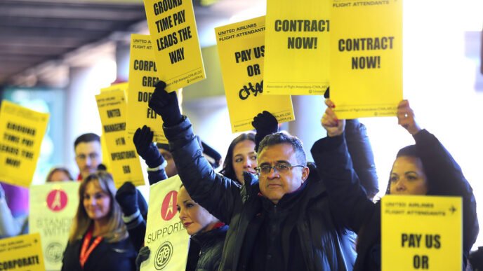 United Airlines reaches 'industry-leading' labor deal with flight attendants, union says