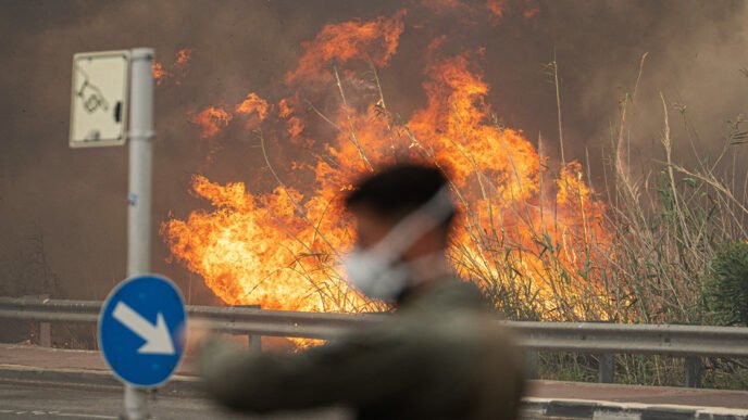 Wildfires rage shut down major highway in Israel as foreign countries send help