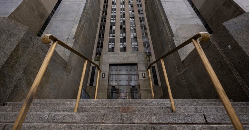 2 court officers stabbed at Manhattan criminal courthouse: Sources