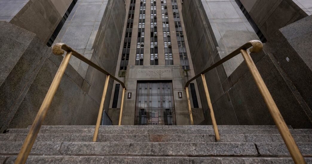 2 court officers stabbed at Manhattan criminal courthouse: Sources