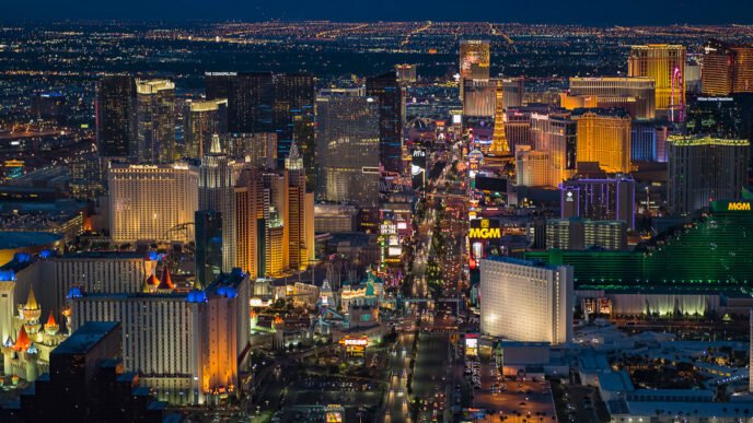2 dead in shooting on busy Las Vegas strip, police say