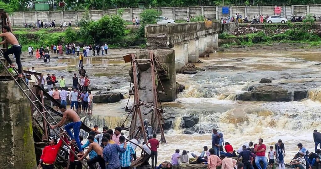 2 killed and 32 injured after a bridge collapses at a tourist destination in western India