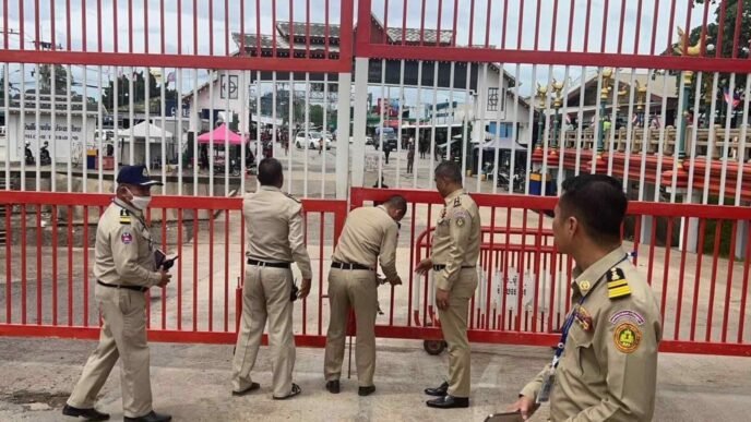 Cambodia severs internet from Thailand, closes border post