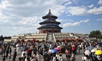 Visitors flock to Beijing