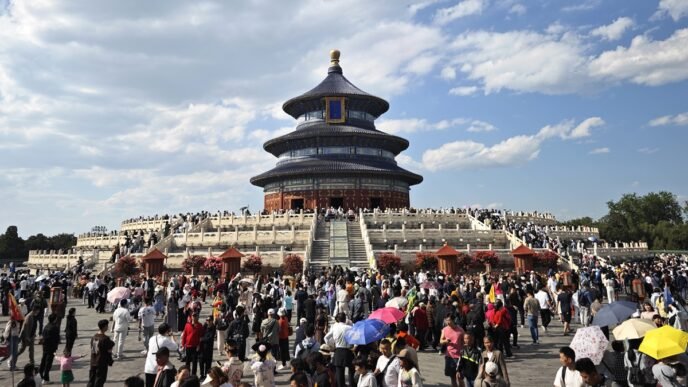 Visitors flock to Beijing