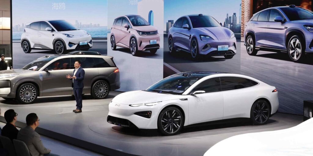 China's automakers aim for cars with 100% domestic chips from 2026