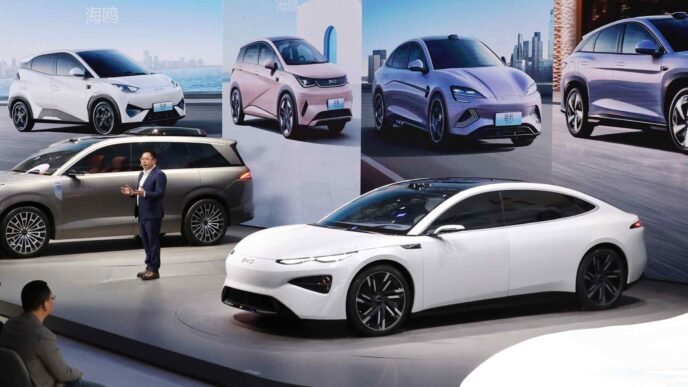 China's automakers aim for cars with 100% domestic chips from 2026
