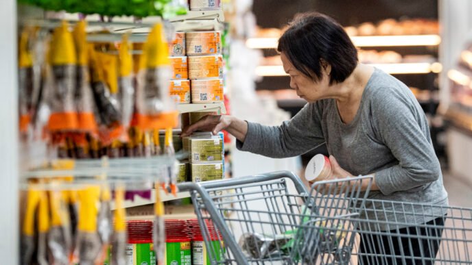 Fed 'Beige Book' economic report cites declining growth, rising prices and slow hiring