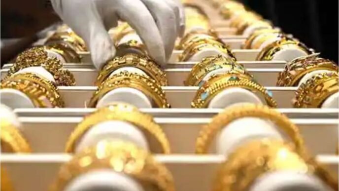 Gold price increases by Rs 5,900 per tola