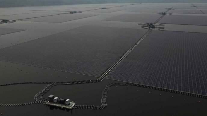 Indonesia, Singapore sign cross-border green power deal