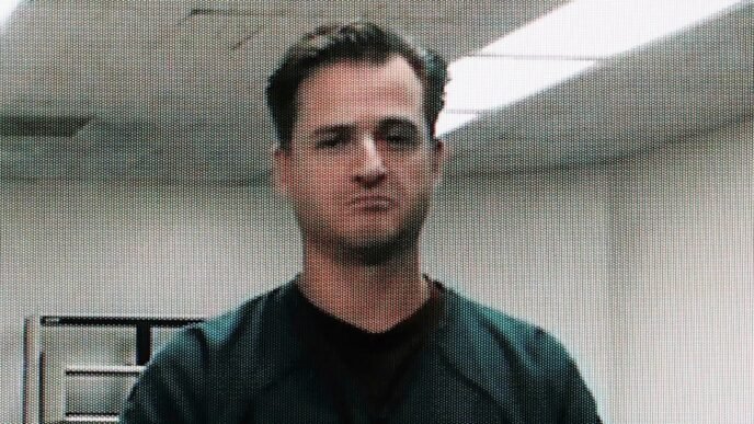 Judge denies privacy in divorce case of Maui doctor charged with attempting to kill his wife
