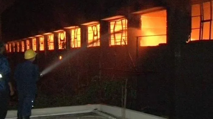 Massive fire rages in Landhi factory zone, 5 injured