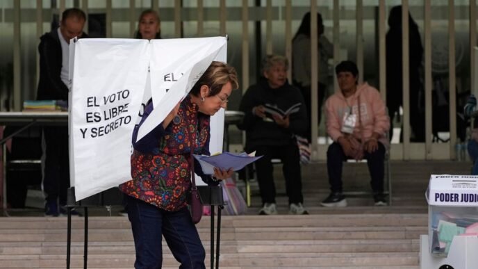 Mexico's first judicial elections marked by low turnout, confusion and disillusionment