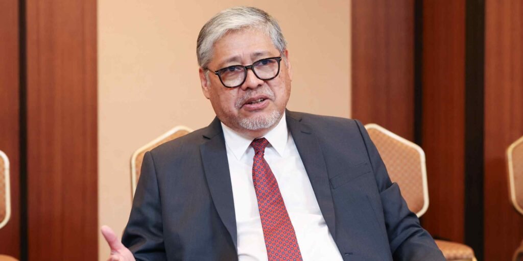 Philippines 'open' to deal with Beijing to ease South China Sea tension
